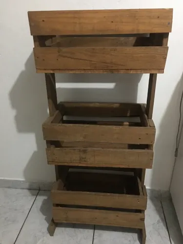 Expositor de madeira maciça