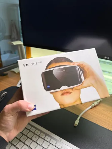 Óculos de realidade virtual ZEISS VR One Plus