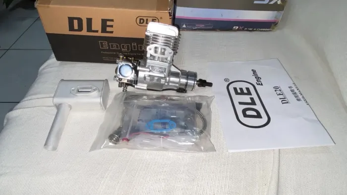 Motor DLE 20cc novo na caixa.