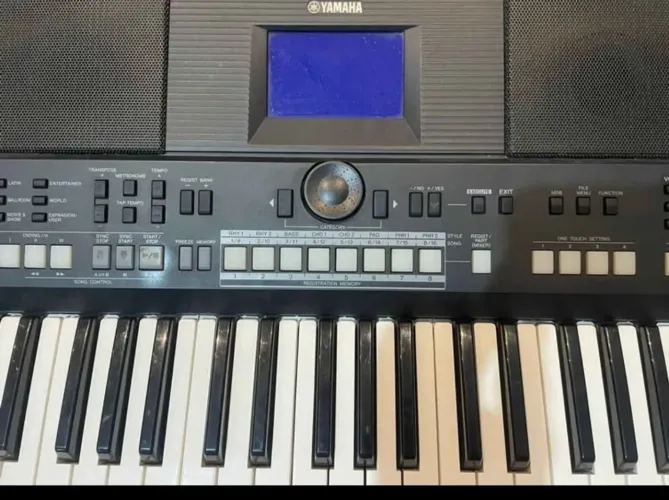 Teclado yamaha psr-s650 semi novo