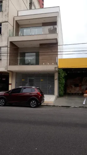 Casa lindíssima em 3 pisos na Rua Diogo Moia próx. a Doca.