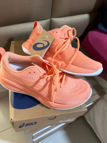 Tênis asics cúmulos