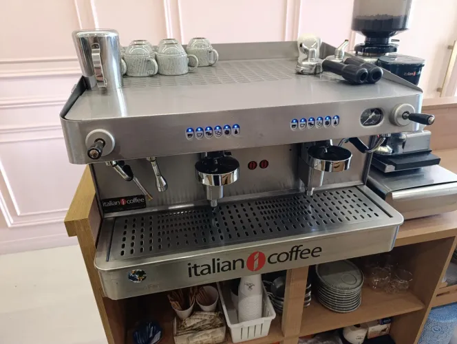 Máquina de café expresso e moedor