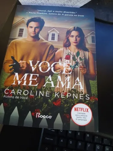 Livro "Você Me Ama" - Caroline Kepnes | Inspirou a série YOU da Netflix