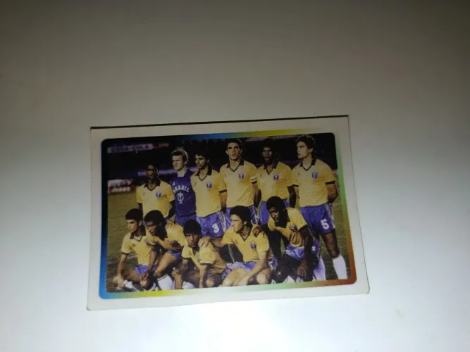 Vendo está figurinha do brasil da copa América de 2007