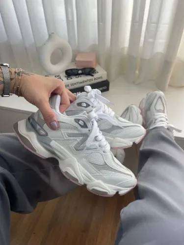Tênis New balance 9060