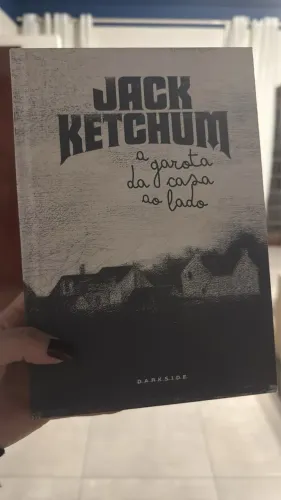 A garota da casa ao lado e o colecionador 