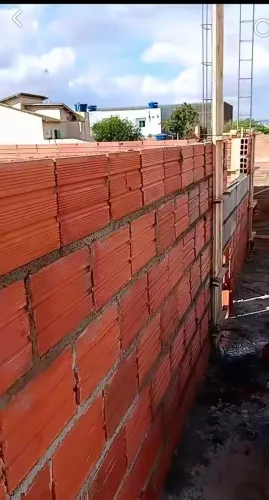 Fazemos todo o serviço de pedreiro. Reformas,demolição e construção
