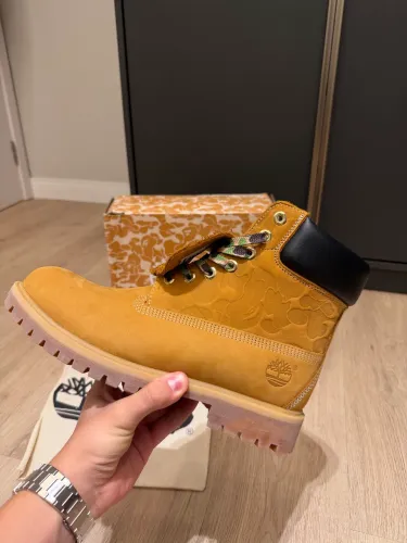 Bota Timberland X Bape tamanho 43.5