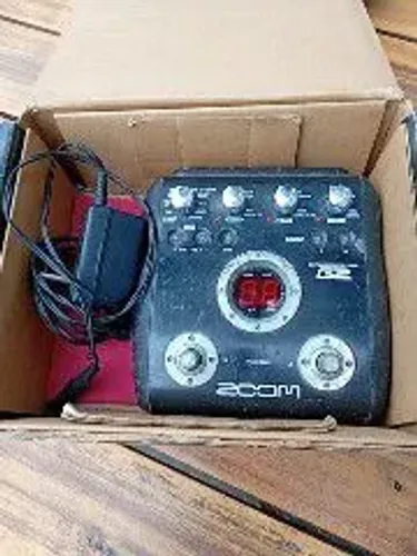 Guitar effcts pedal na caixa com manual e instruções