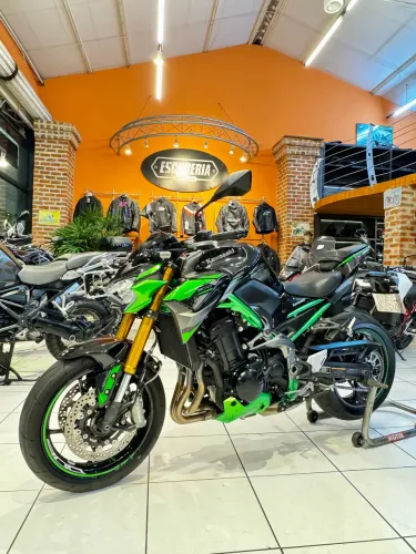 KAWASAKI Z900 R EDITION