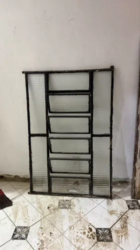 Janela de ferro 