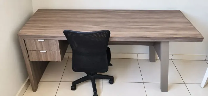 VENDO MESA + CADEIRA
