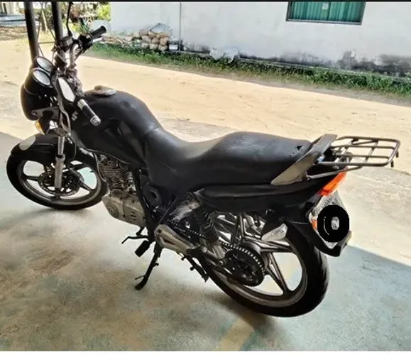 moto suzuki  en 125 yes
