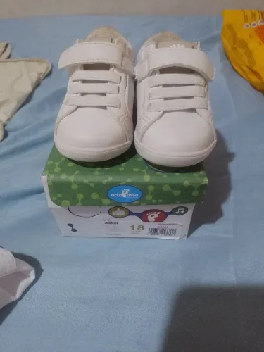 Tênis branco para bebê
