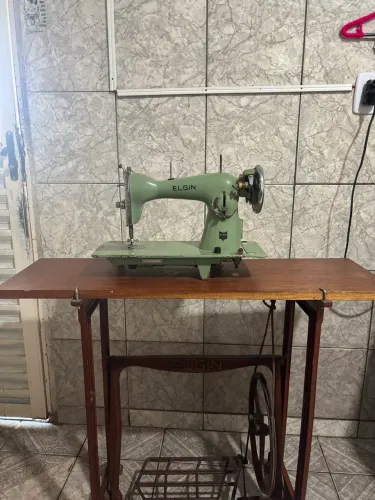 maquina de costura singer (decoração, so funciona se arrumar)