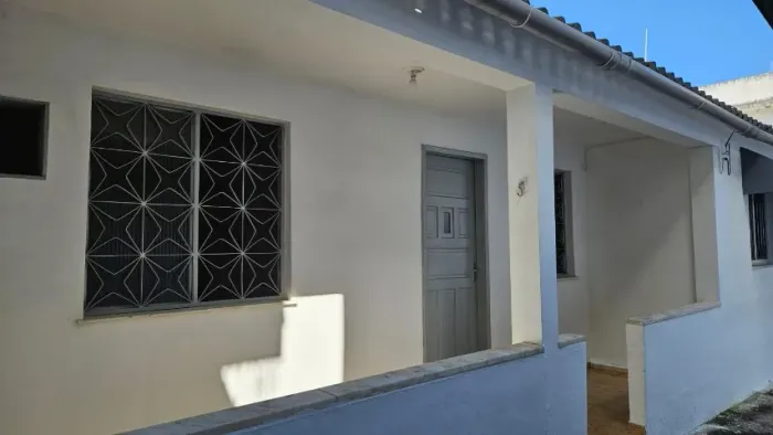 ? Casa - 2 quartos, para Alugar em Campo Grande. Local Tranquilo e Familiar