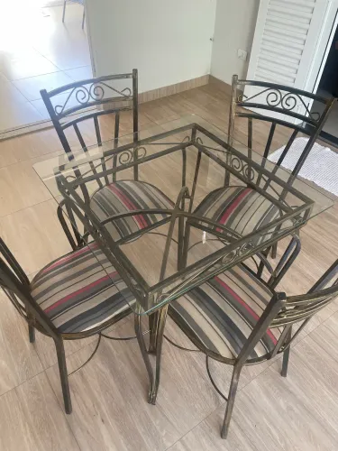 Mesa 4 lugares tampa de vidro