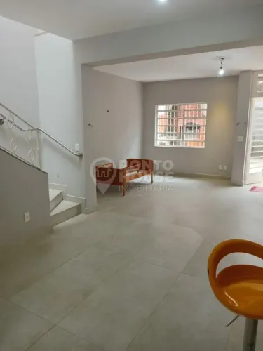 Casa reformada à venda em Mirandópolis com 190m², 3 quartos e 2 vagas