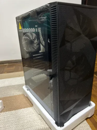 Gabinete Montech com 6 RGB FAN, novo nunca usado 