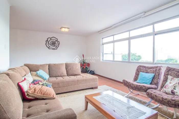 Sobrado à venda com 307m², 4 dormts, 1 suíte, 3 vagas - Bairro Ferrazópolis - São Bernardo