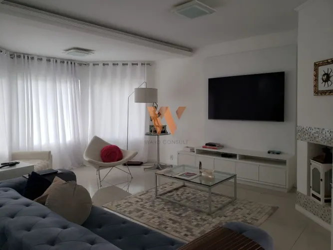 CASA com 273 m² para ALUGUEL ANUAL em JURERÊ INTERNACIONAL