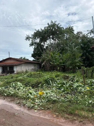 Vendo terreno bem localizado na Rua da Vitória, próximo á Tv. da União. 