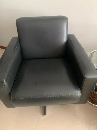 Poltrona courino na cor preta Etna