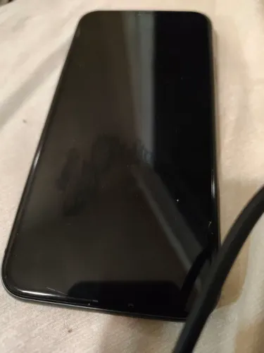 Acompanha capinha e carregador 