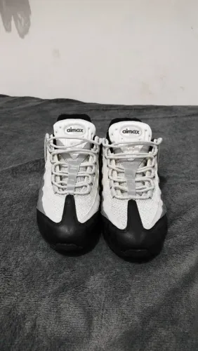 Tênis Air Max 95 Preto e Branco Tam. 42- Estado de Novo