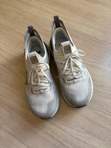 Tênis Under Armour Hit SE