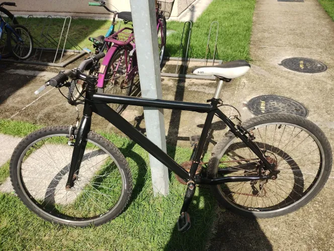 Vendo bicicleta aro 26 quadro de alumínio 