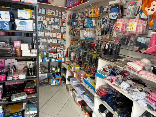 Precisa-se de atendente para loja de variedades e acessórios de celular