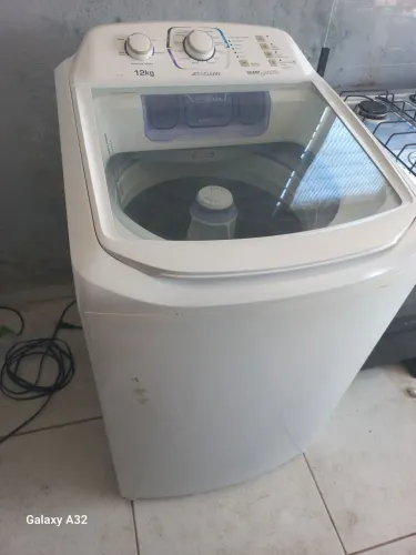 Máquina Electrolux 12kg bem conservada
