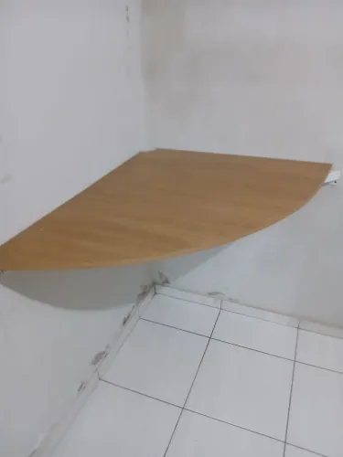 Mesa de canto de parede
