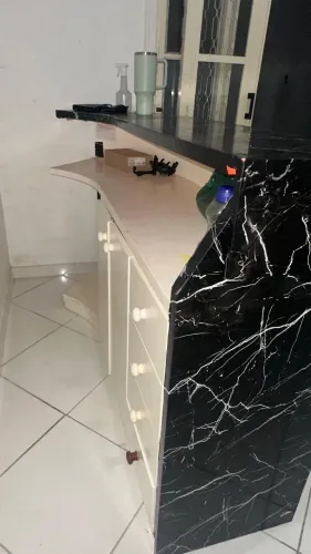 Balcão em ótimo estado de conservação.