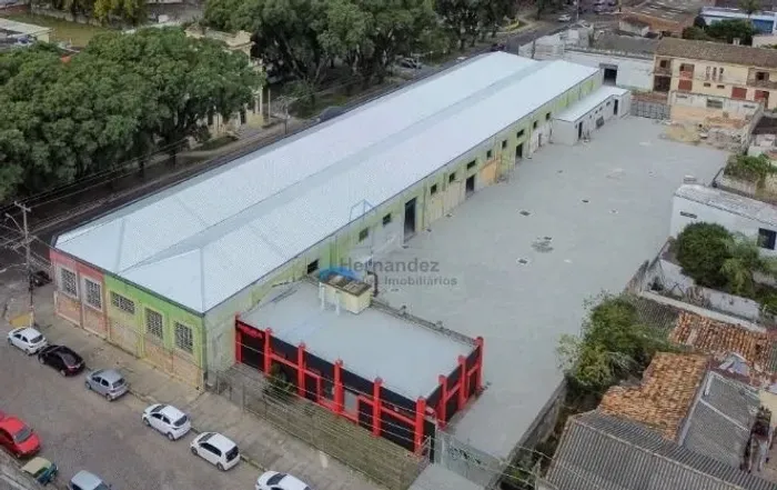 PRÉDIO COMERCIAL DE GRANDE PORTE AMPLO, VERSÁTIL E EM REFORMA