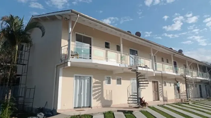 Alugo Apartamento em Condomínio Fechado com Piscina na Praia de Maranduba - Ubatuba