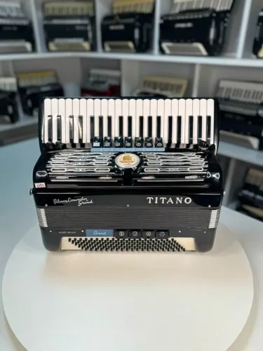 Sanfona Acordeon Titano