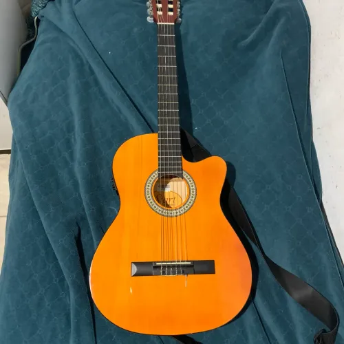 Violão de nylon elétrico