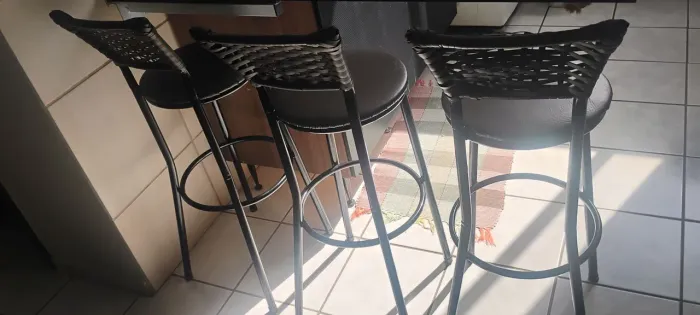 Banquetas ( 3 banquetas) só vendo juntas