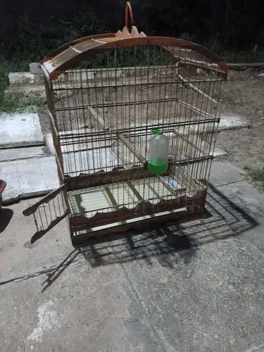 Gaiola para pássaro.