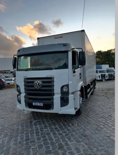 Vw 24.250. Ano: 2010 Com Baú de 8.20 Metros