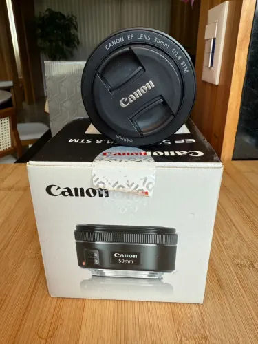 Câmera Cânon SL3 muito nova 3 lentes 18-55mm 50mm  24mm poucos cliques 