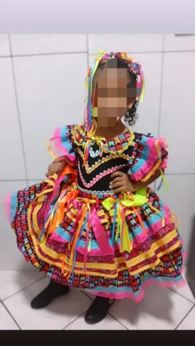 Vestido junino usado só uma vez veste 4/5/6 anos depender da criança 