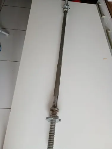 Barra maciça 1,20 m com rosca e pegada recartilhada