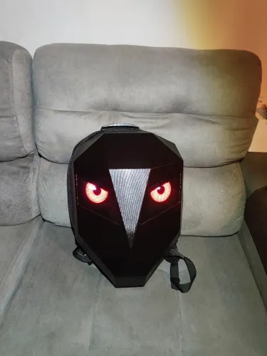 Mochila Loy Eyes com olhos de led personalizáveis