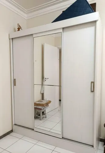 Vendo guarda roupa no valor de 700 reais com entrega e montagem