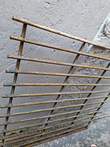 Vende-se grade de ferro