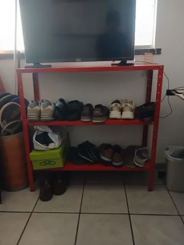 Estante de Aço Vermelha com Prateleiras